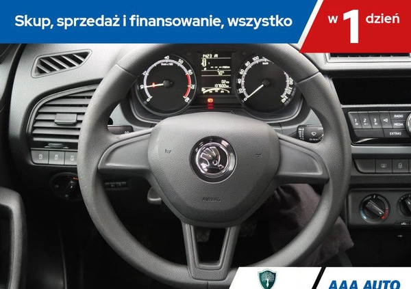 Skoda Fabia cena 33000 przebieg: 137602, rok produkcji 2018 z Lądek-Zdrój małe 277